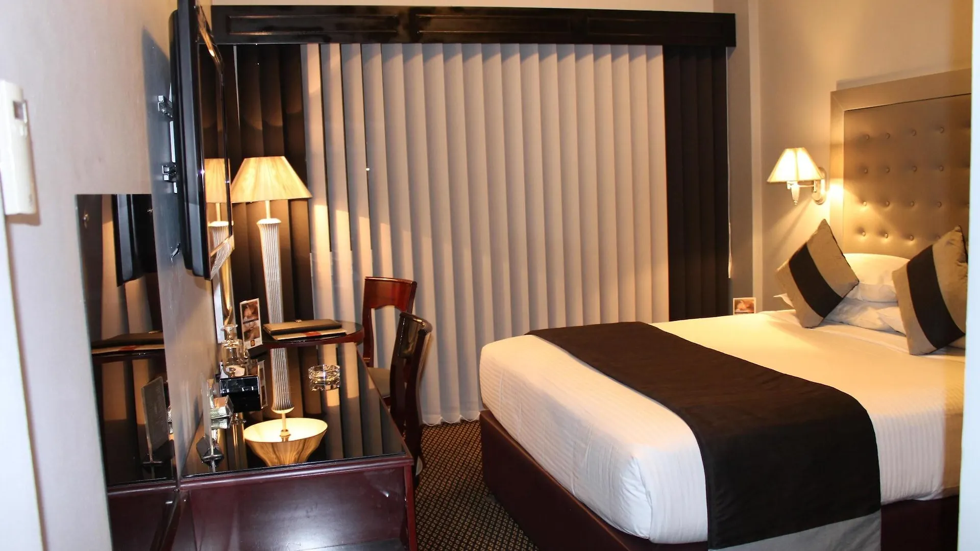 דובאי Broadway Hotel